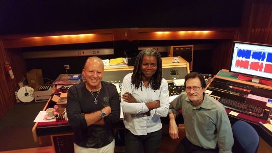Tracy Chapman in the studio with the producer David Kershenbaum and mastering engineer Bernie Grundman while they were re-mastering songs for the Greatest Hits (David Goggin / Mr. Bonzai © 2015)