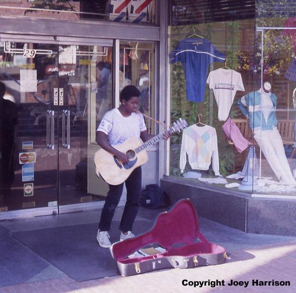 Tracy Chapman performing in Harvard Square in 1985, Photo by Joey Harrison