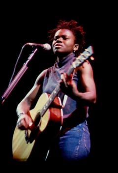 Tracy Chapman performing at the Human Right Now Tour in September 1988