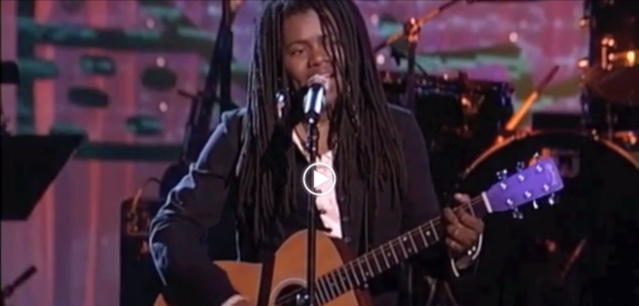 Video: Tracy Chapman O'Holy Night Live